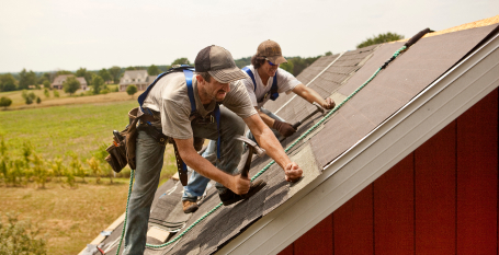 men roofing
